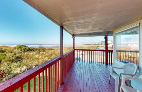 Rockaway Beach Apartment | Getaway #10