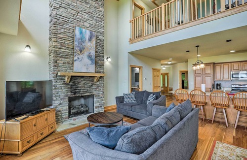 Wolf Laurel House | ‘Getaway Chalet’ in Mars Hill w/Hot Tub & Views!