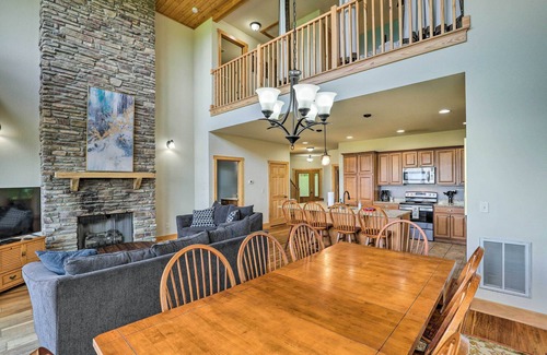 Wolf Laurel House | ‘Getaway Chalet’ in Mars Hill w/Hot Tub & Views!