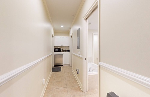 Fernandina Beach Apartment | Getaway near the beach with central AC, shared pool, free WiFi