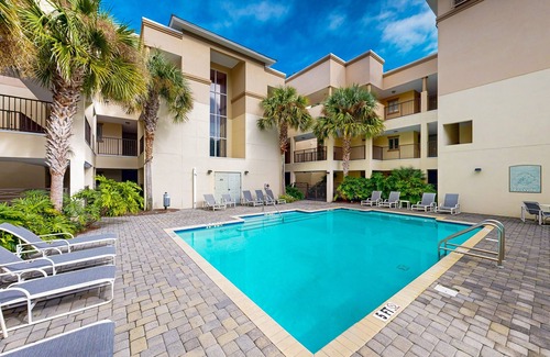 Fernandina Beach Apartment | Getaway near the beach with central AC, shared pool, free WiFi