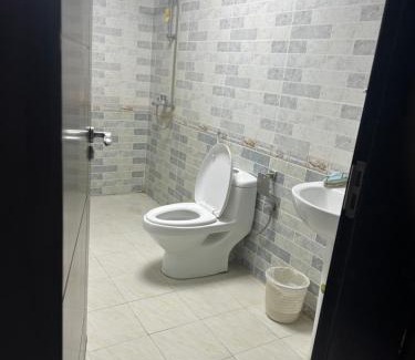 Azaiba Apartment | Ghala apartment near airport free Wifi