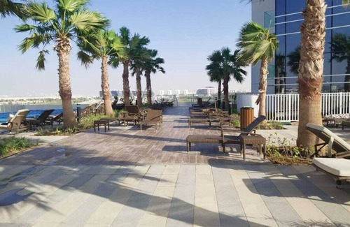 Dubai Apartment | Gharfar-2 Heaven Escape-Golf view-high floor-Netflix-GYM-Pool-perfect staycation