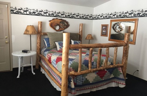 Helper Cabin | Ghost Town Cabin Get-A-Way, Perfect For Large Groups.