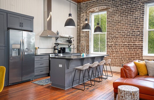Historic District - North Condo | Giant Modern Loft on Broughton St!