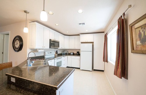 Thatcher House | Gila ValleyCottage:HolidayRetreat near EAC, Hiking