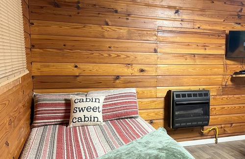 Gilbert Cabin | Gilbert Arkansas cabin, less then a 1 mile from the Buffalo River