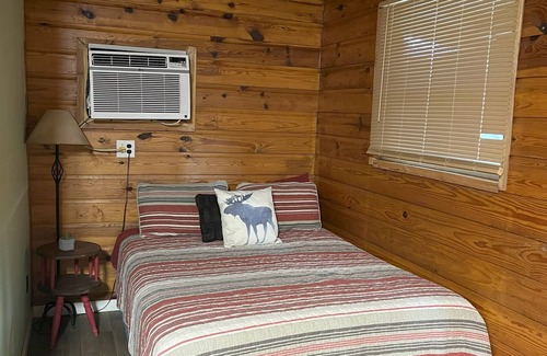 Gilbert Cabin | Gilbert Arkansas cabin, less then a 1 mile from the Buffalo River