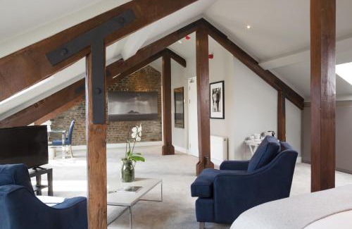 Kinsale House | Giles Norman Gallery & Townhouse