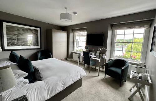 Kinsale House | Giles Norman Gallery & Townhouse
