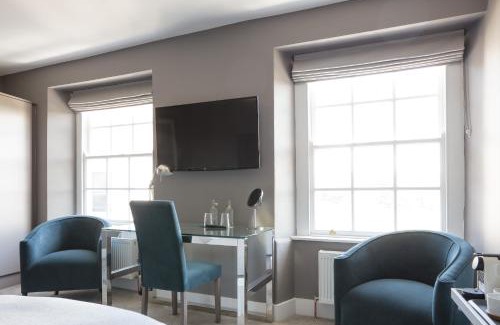 Kinsale House | Giles Norman Gallery & Townhouse