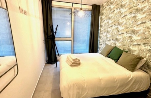 Neve Tzedek Apartment | Gindi Tower APT - By Beach Apartments TLV