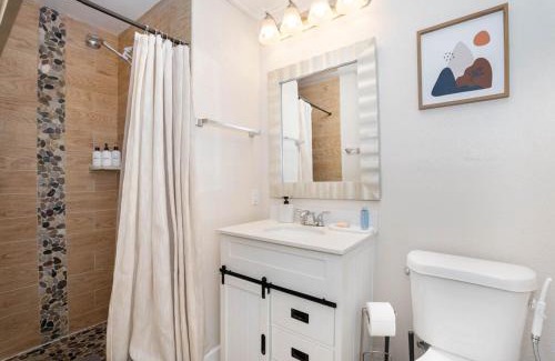 Bowe Gardens House | Ginger Home Heated Pool Beach 6mi Pet-Friendly