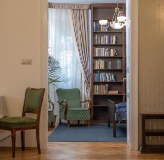 Szent Imre kertvaros Villa | Giovanni's Airport House