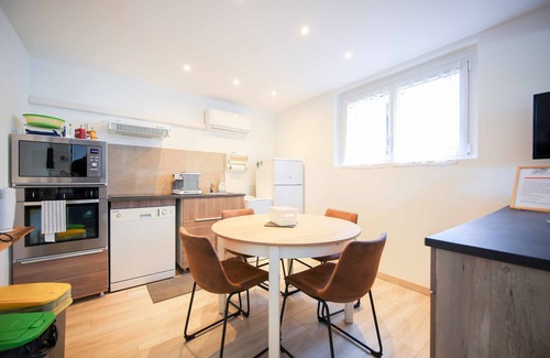 Arnos House | Gîte Boubet – Cozy country house with private terrace – 4 guests – Nature & activities near Pau