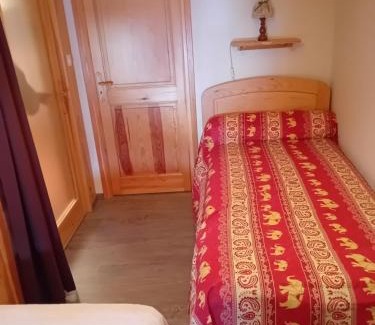 Saint-Alban-sur-Limagnole House | gite D ETAPE DU PELERIN de la butte aux oiseaux
