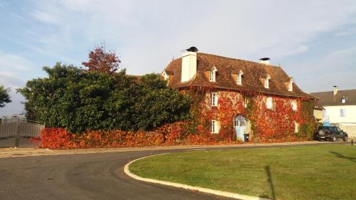 Bastanes House | Gite de 6 à 14 pers avec Piscine-Jacuzzi- Salle des fêtes