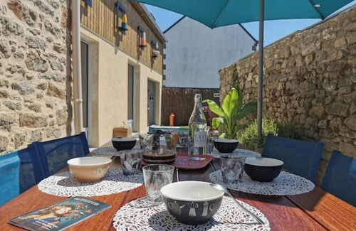 La Turballe House | Gite de la Baleine with Jacuzzi La Turballe