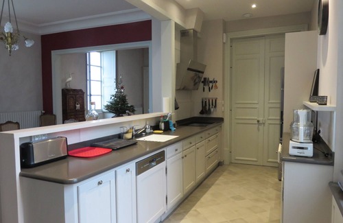 Lavenay House | Gite in the castle of La Flotte, with swimming pool