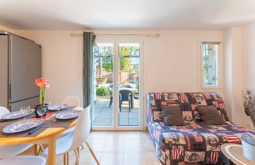 Vaison-la-Romaine Cottage | Gîte 'L'oustaou Du Clos' with Shared Pool, Wi-Fi and Air Conditioning