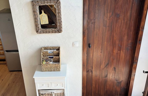 Fons House | Gîte La Borie, FonsnRenovated barn (18th cty) nwith view on alpacas & meadows