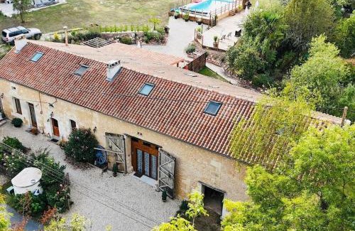 Saint-Privat-en-Perigord Apartment | Gite La Vieille Grange, with pool in the Dordogne