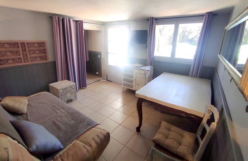 La Motte Cottage | GITE + LARGE PRIVATE SWIMMING POOL QUIET CAMPAIGN between SEA & VERDON vineyards