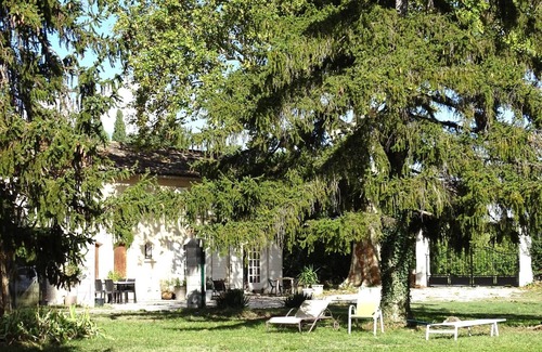 Cabannes House | Gîte 'Le Gite Au Coin Du Feu' with Private Terrace, Wi-Fi and Air Conditioning