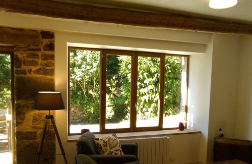 Murol Apartment | Gite MUROL - Atelier de Charpentier - castle view - nice garden