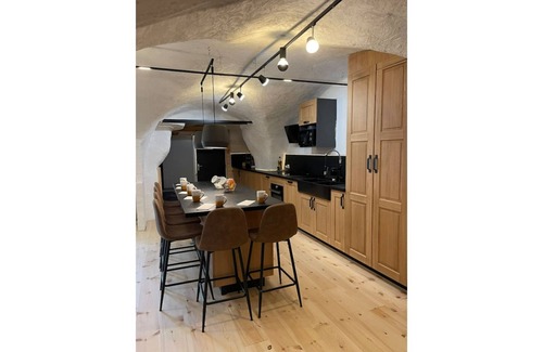 Vars House | Gite of 400m2 with land, lounge bar and games room