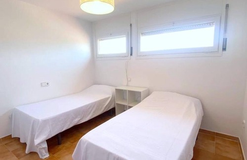 Santa Margarida Cottage | Gite Roses, 5 bedrooms, 8 persons