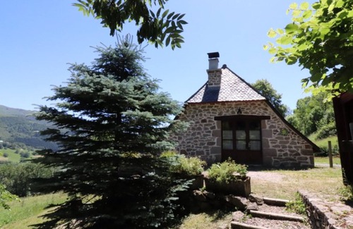 Saint-Jacques-des-Blats Cottage | Gite Saint-Jacques-des-Blats, 2 bedrooms, 4 persons
