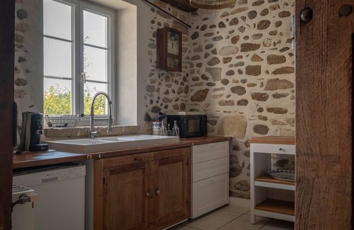 Lucq-de-Bearn House | Gîte sleeps 10, with indoor swimming pool ideal for families