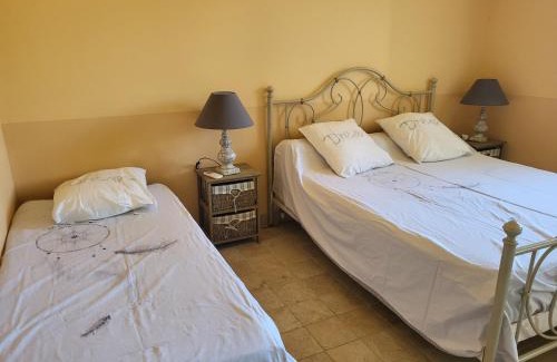 Aubignan House | Gitedelea