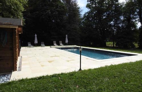 Saint-Eloy-les-Tuileries House | gitedubourghaut