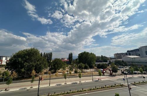 Mejë Apartment | GJAKOVA - Cosy Apartment with 3,5 Bedrooms in the Best City Area