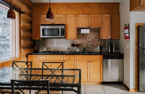 Revelstoke Hotel | Glacier House Resort