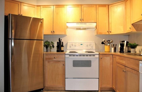 Canmore Condo | GLACIER WINDS - MOUNTAIN VIEWS - GYM & SECURE PARKING