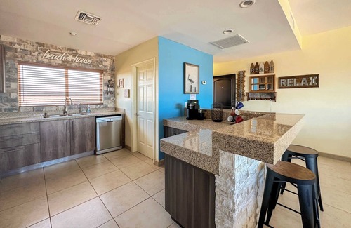 Las Conchas Condo | Glamorous Condo with Amazing Sunset #N402