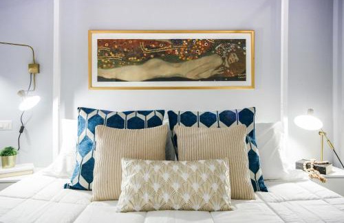 Perugia Apartment | Glamorous flat with Jacuzzi, king size bed and small balcony