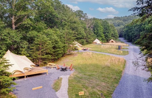 Great Cacapon RV Rental | Glamping at Firefly Ridge - Hemlock King Bed