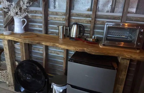 Hot Springs RV Rental | Glamping at Horse Hollow Farm Renovated Corn Crib