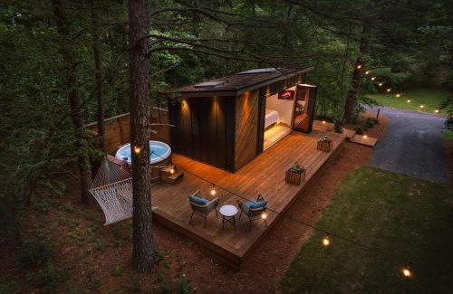 Guntersville House | Glamping cottage with glass front and hot tub!