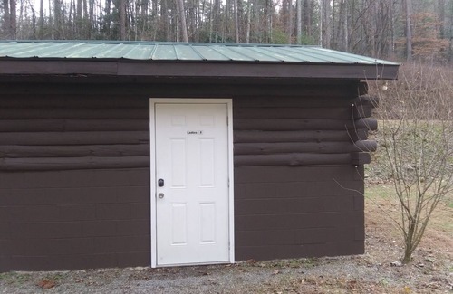 Murphy RV Rental | Glamping- Firepits - Smores- Creekside Fishing-Outdoors