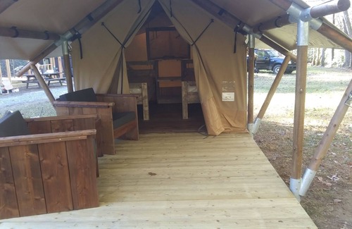 Murphy RV Rental | Glamping- Firepits - Smores- Creekside Fishing-Outdoors