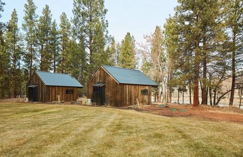 Grantsdale Cabin | Glamping Hut on The Bitterroot River