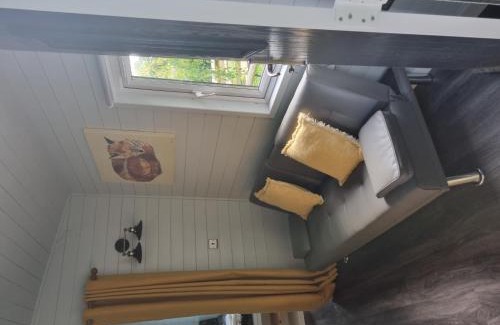 Llanfair Caereinion House | Glamping Hut - Riverview 3