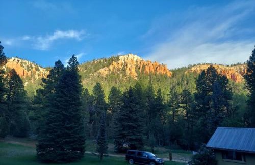 Mammoth Creek Hotel | Glamping near Zion & Bryce For Family and Friends