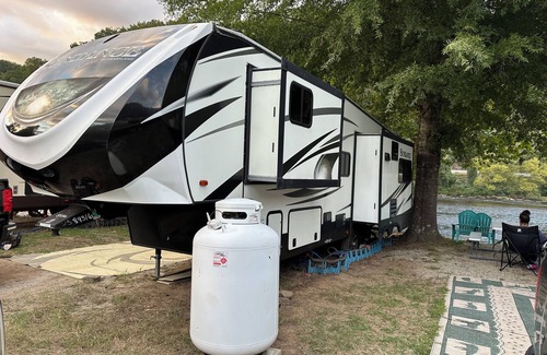 Bryson City RV Rental | Glamping on the river front
