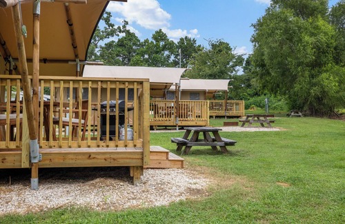 Onalaska RV Rental | Glamping Retreat at Lake Livingston
